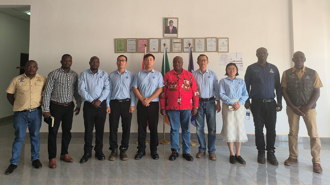 贊比亞中央省省長蒞臨中礦卡通巴項目考察指導(dǎo)